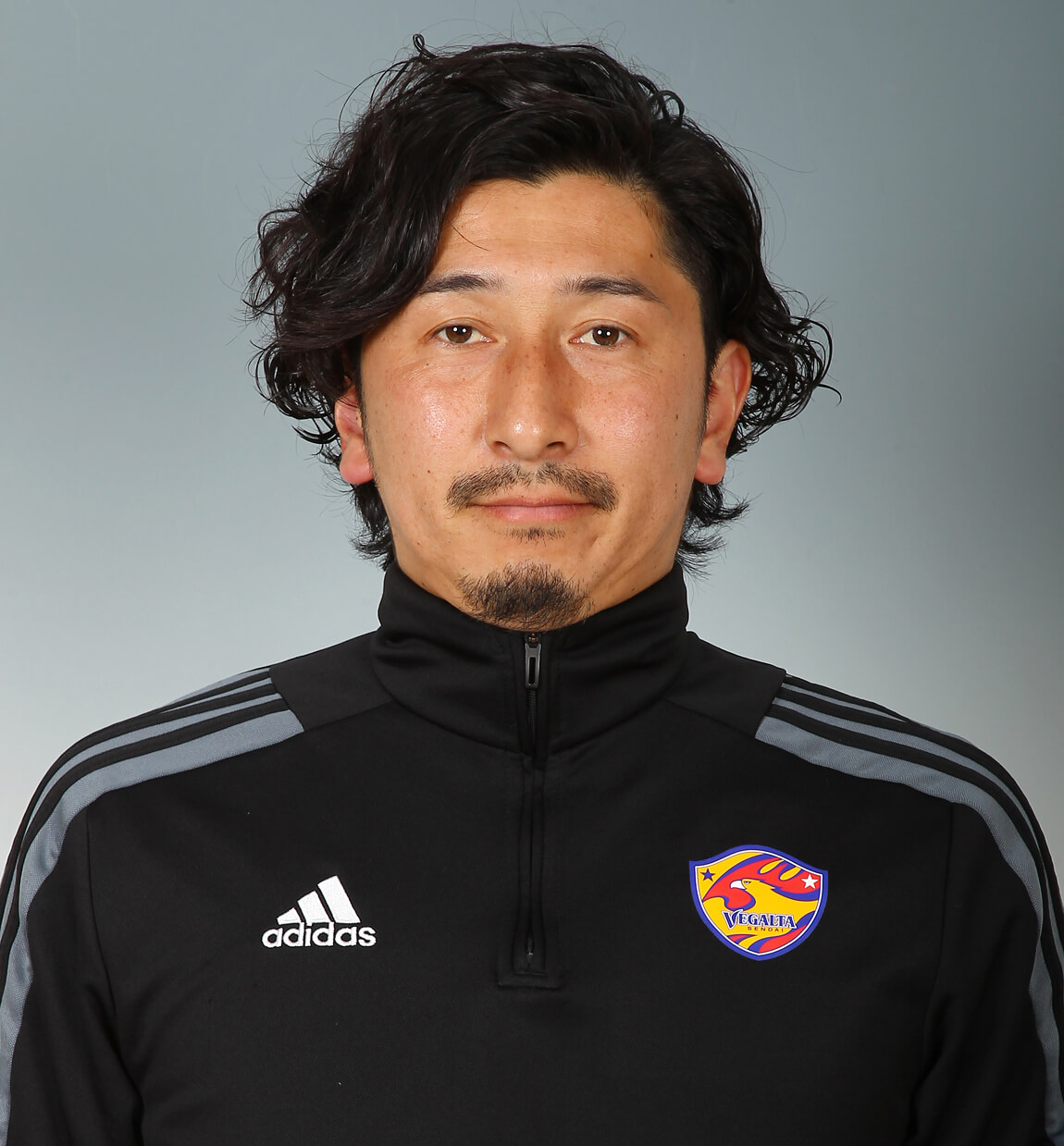 スタッフ顔写真を紹介