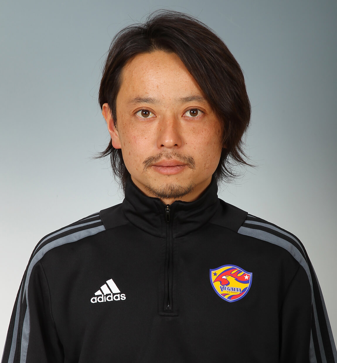 スタッフ顔写真を紹介