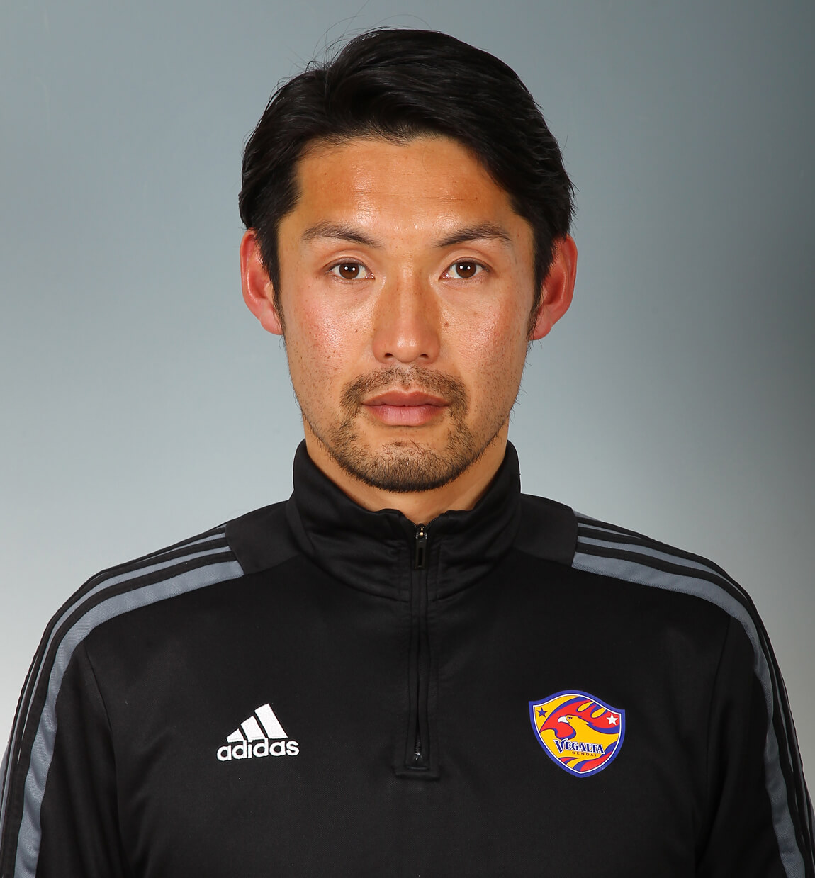 スタッフ顔写真を紹介