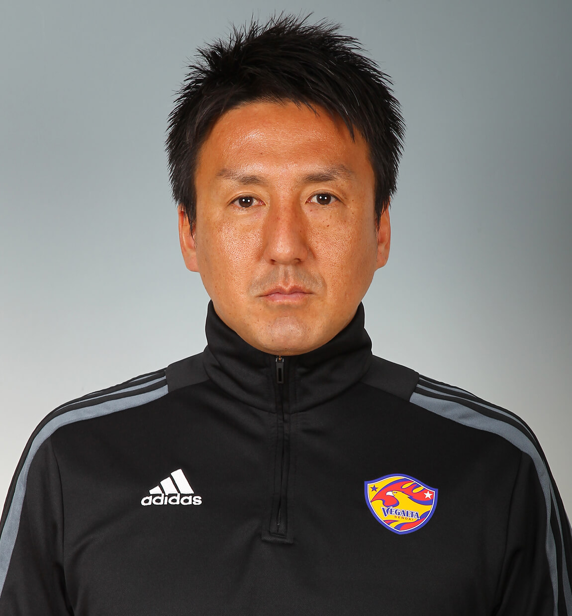 スタッフ顔写真を紹介