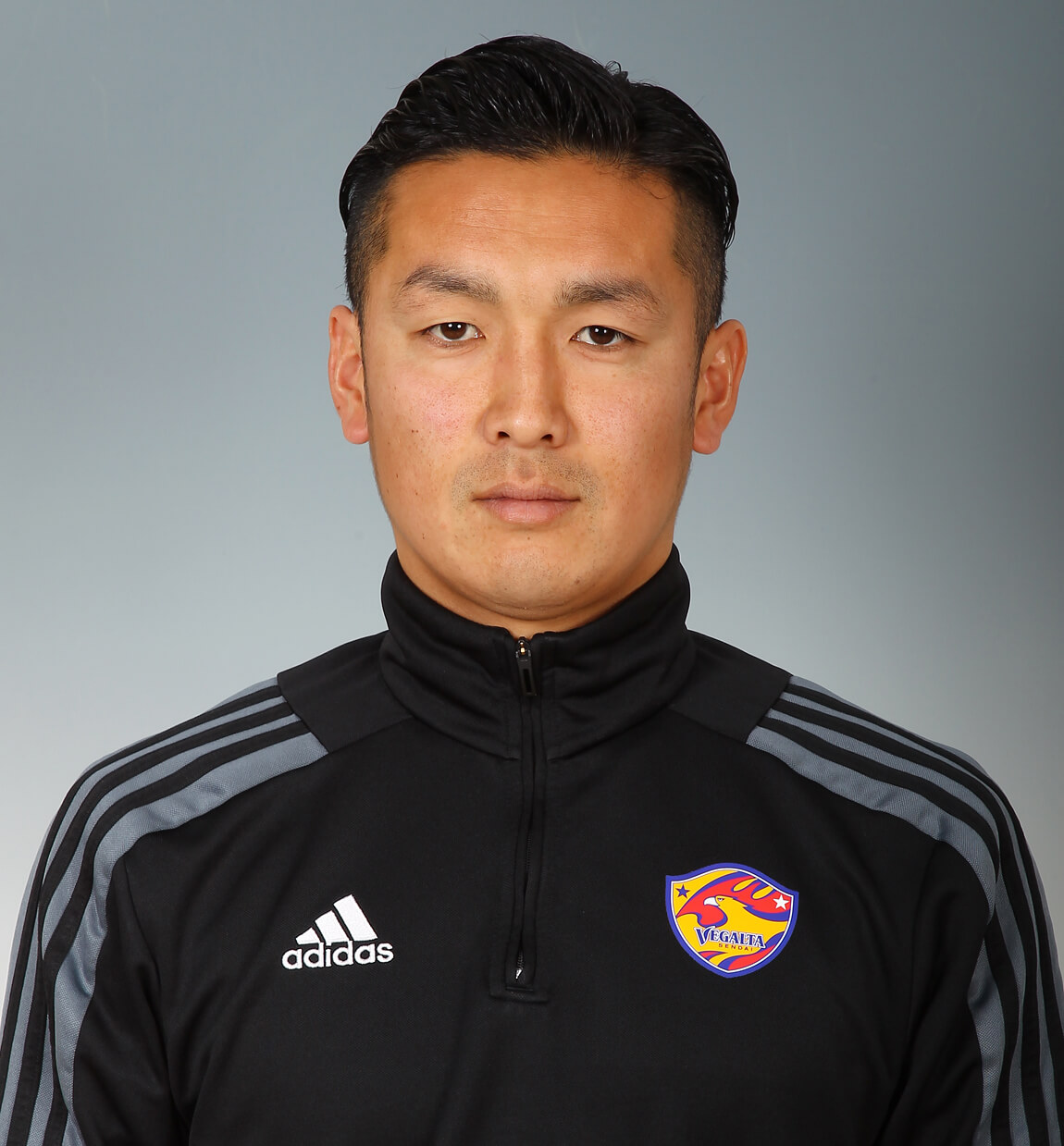 スタッフ顔写真を紹介