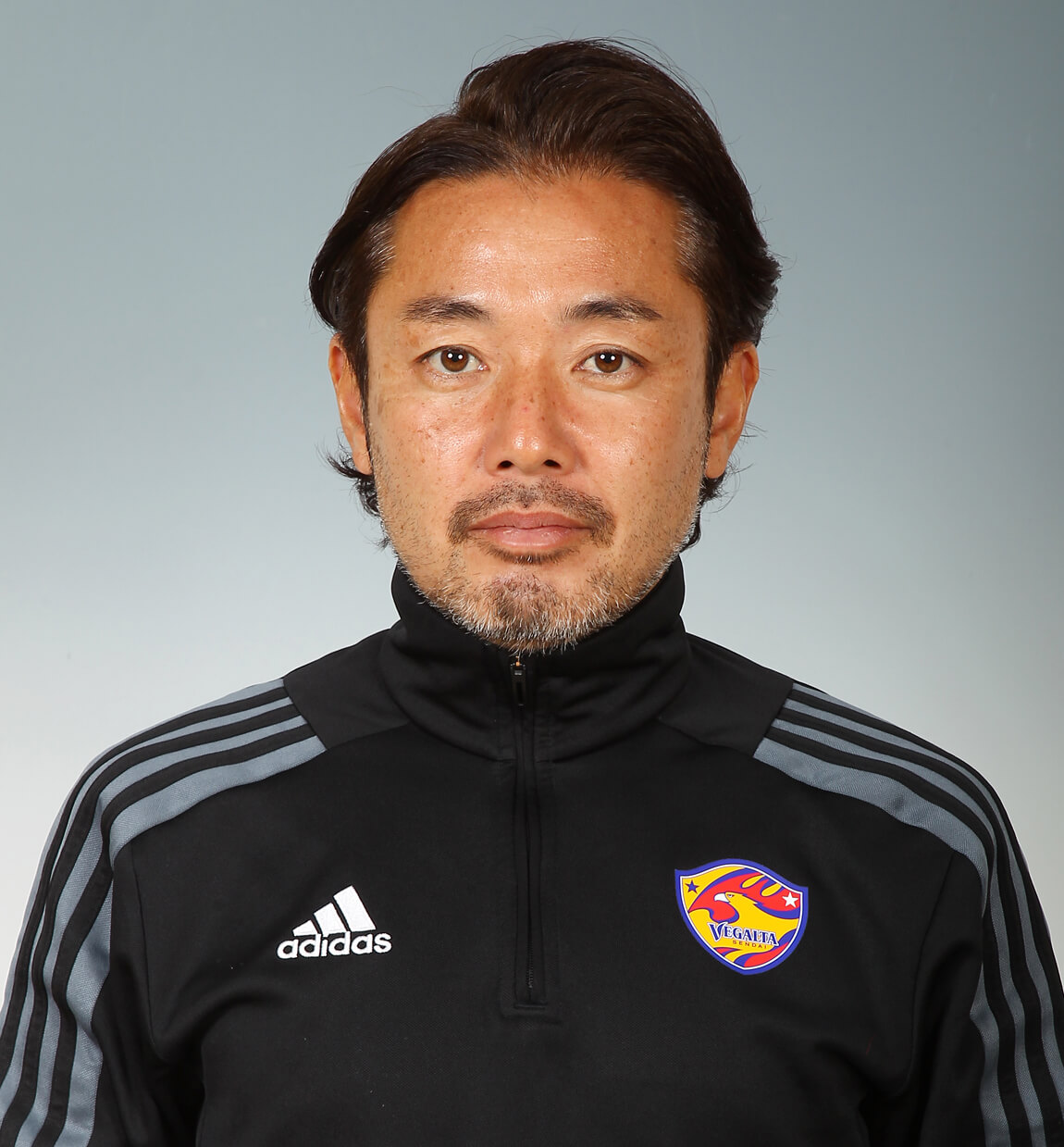 スタッフ顔写真を紹介