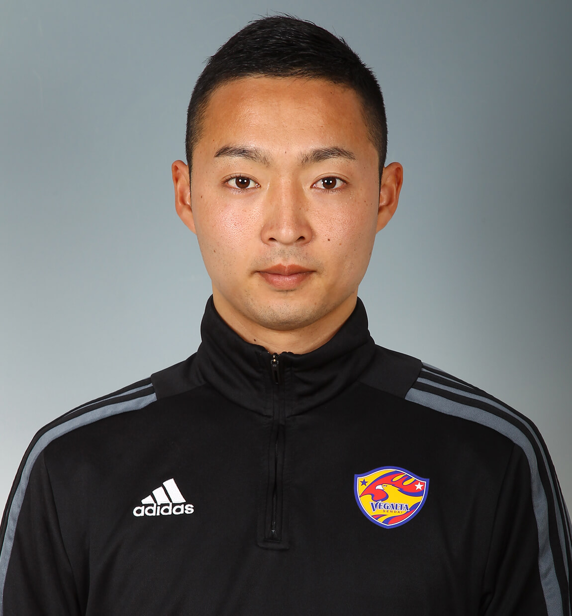 スタッフ顔写真を紹介