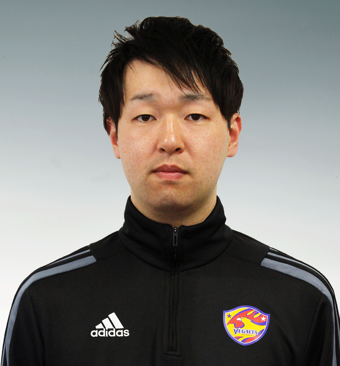 スタッフ顔写真を紹介