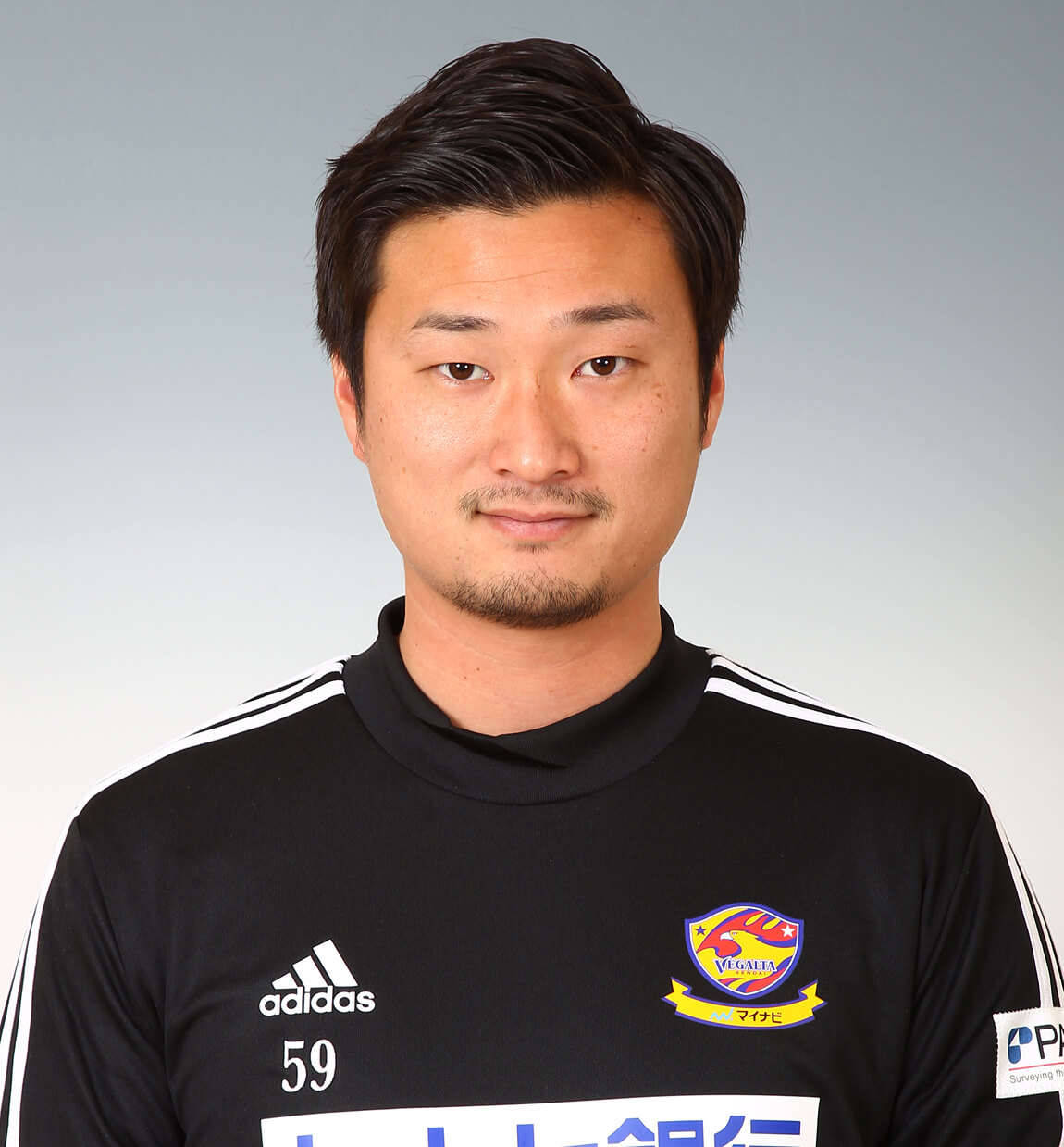 レディースジュニアユース監督 佐藤 亘の写真を紹介