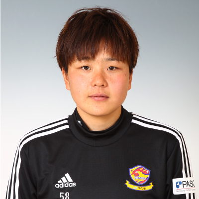 レディースアカデミーコーチ 柳井 里奈の写真を紹介