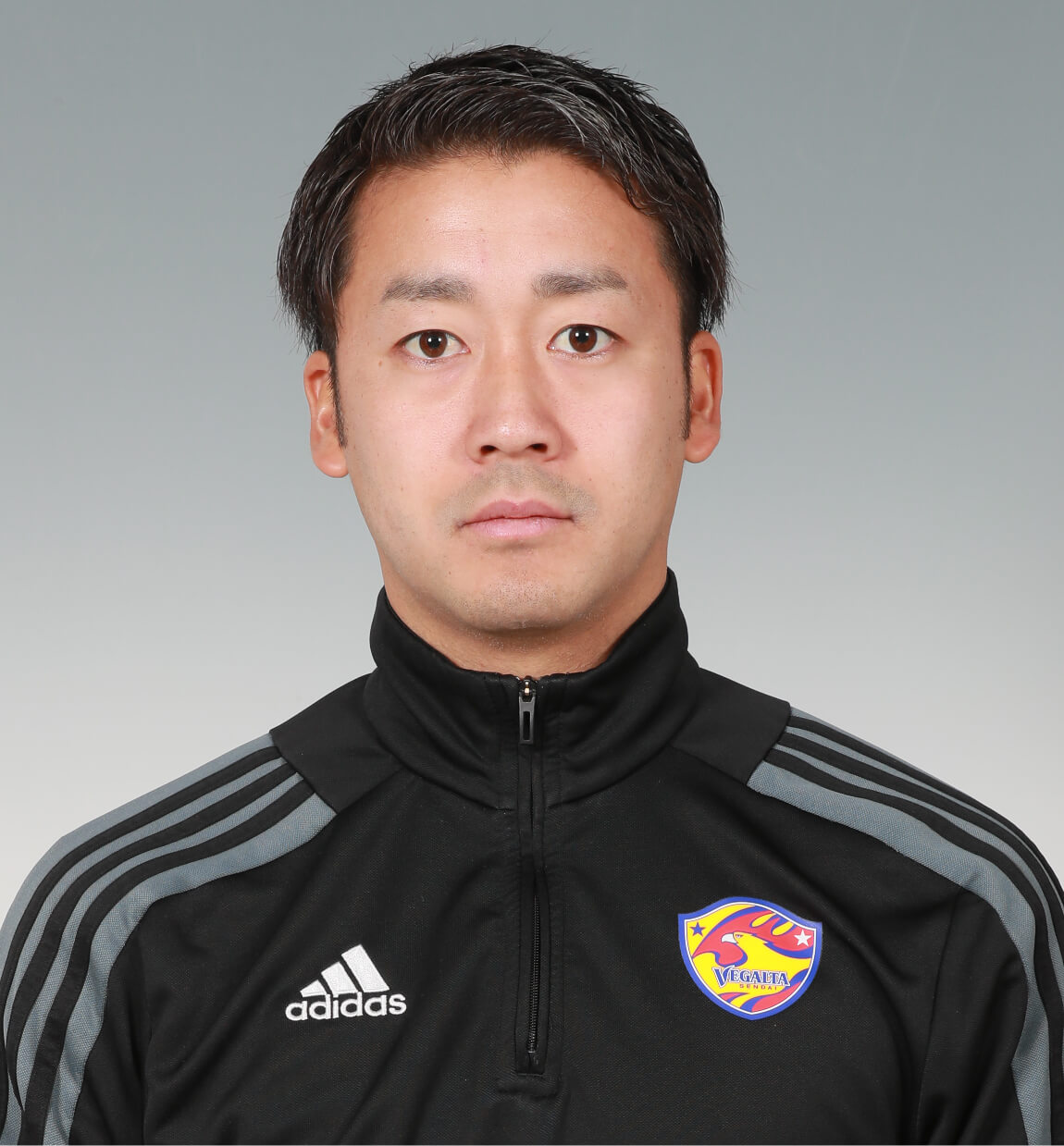 スタッフ顔写真を紹介