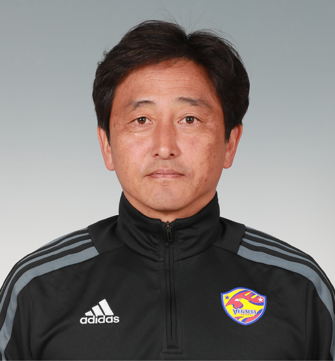 スタッフ顔写真を紹介