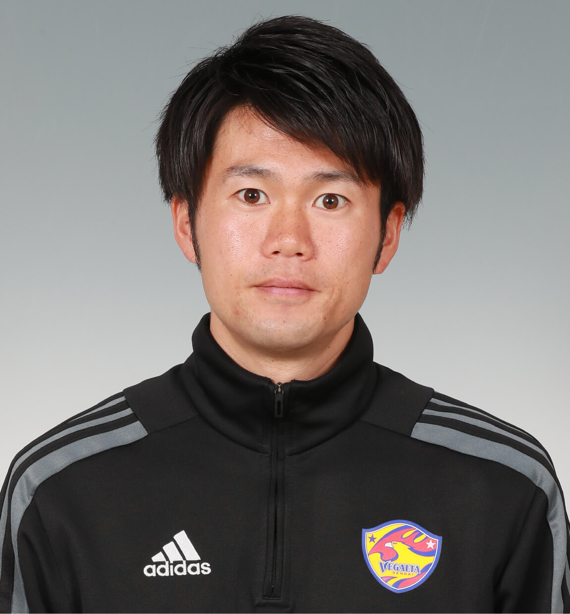 スタッフ顔写真を紹介