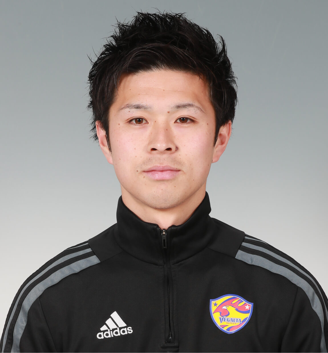 スタッフ顔写真を紹介