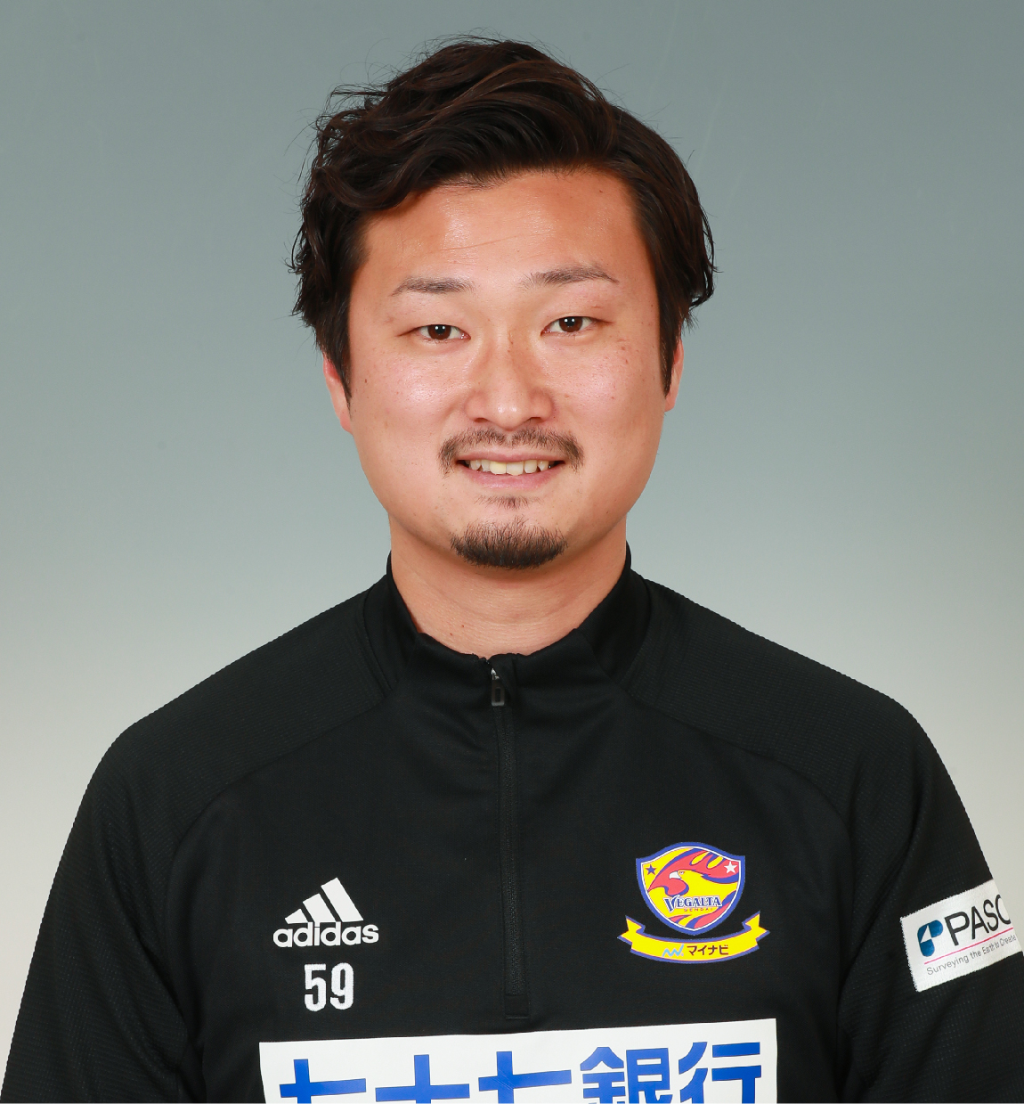 レディースジュニアユース監督 佐藤 亘の写真を紹介