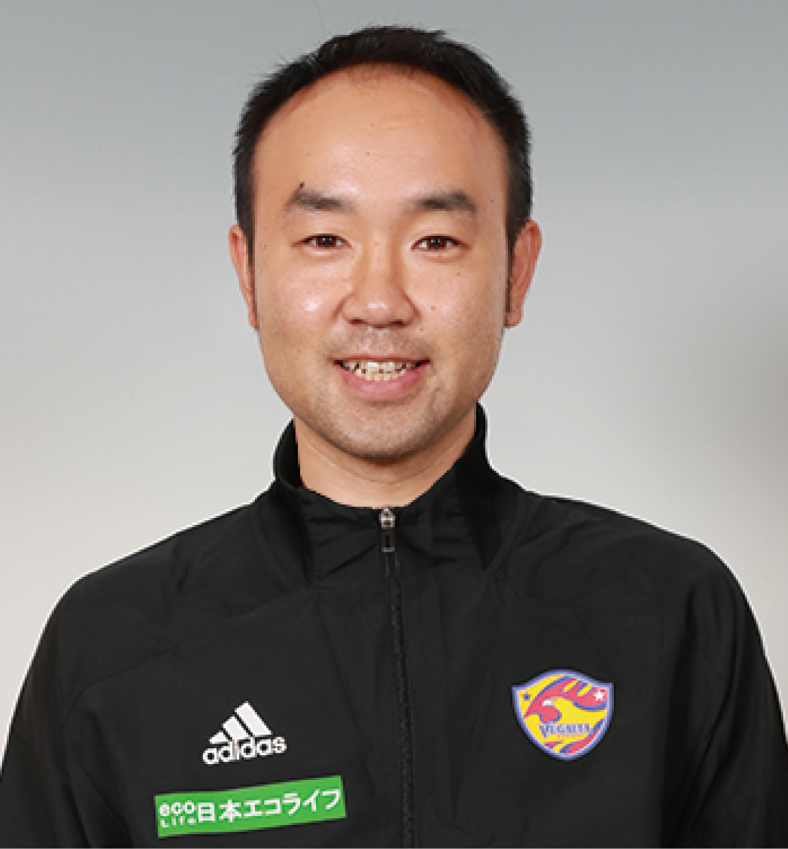 アスレティックトレーナー 岡部 智樹の写真を紹介